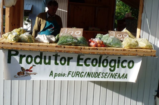 Feira de Produtos em Transição Agroecológica no Centro de Convivências/FURG